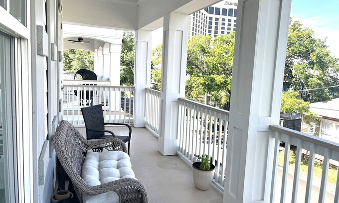 Biloxi Condo | Biloxi Romance - one bed with balcony near Biloxi Beach & one block to casinos!