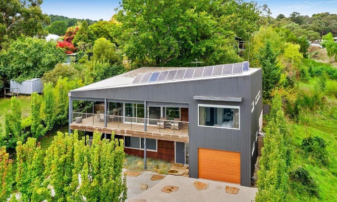 Daylesford House | Bilsons Landing East