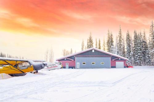 North Pole Apartment | Biplane Hangar Bighorn Room