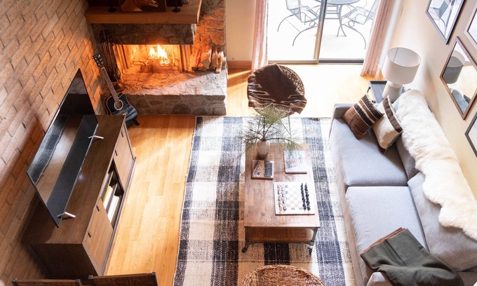 Incline Village Apartment | Birchwood by AvantStay | Mountain Home! 5-minutes From Diamond Peak Ski Resort