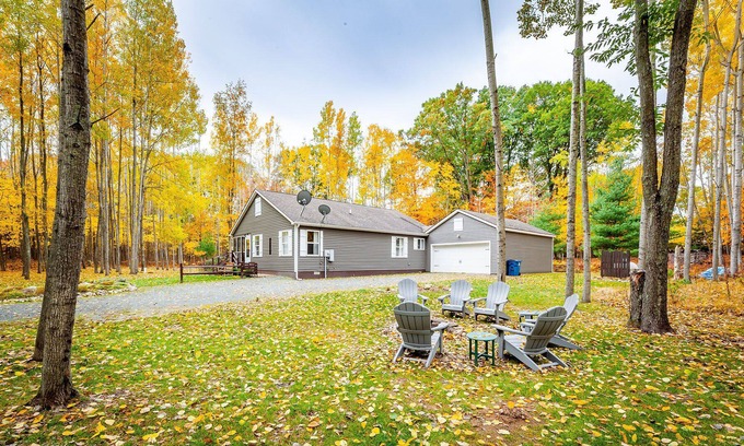 Pentwater House | Birchwood Escape: Silver Lake & Pentwater nearby! Open all year!