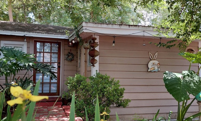 Glenwood Cottage | Birds & Buns Bungalow