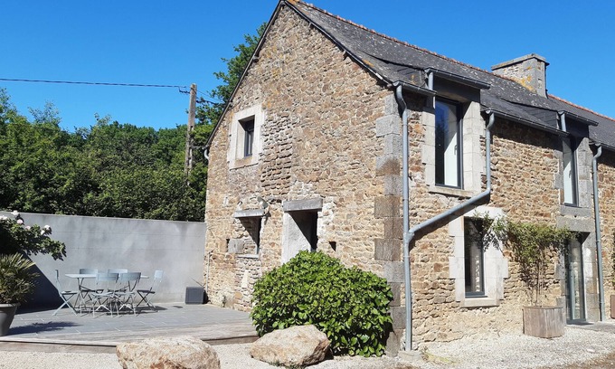 Saint-Pierre-de-Plesguen House | Birds singing near Saint-Malo and Dinan