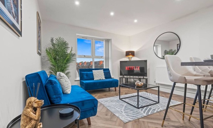 Birmingham Apartment | Birmingham Luxe Free Parking Sleep 8 Central