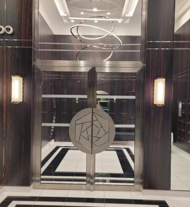 Les Puces de Saint-Ouen Apartment | Biron deluxe studio flea market of Paris, porte de Montmartre