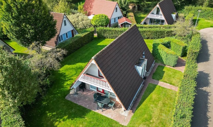 Zwiggelte House | Bittern I Detached Bungalow with Surrounding Garden