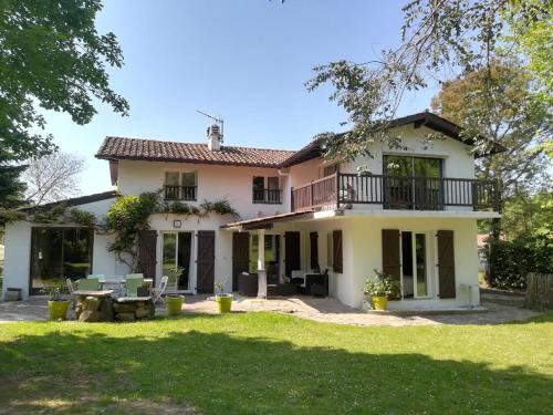 Ascain House | Bizkarzuneko Etxea