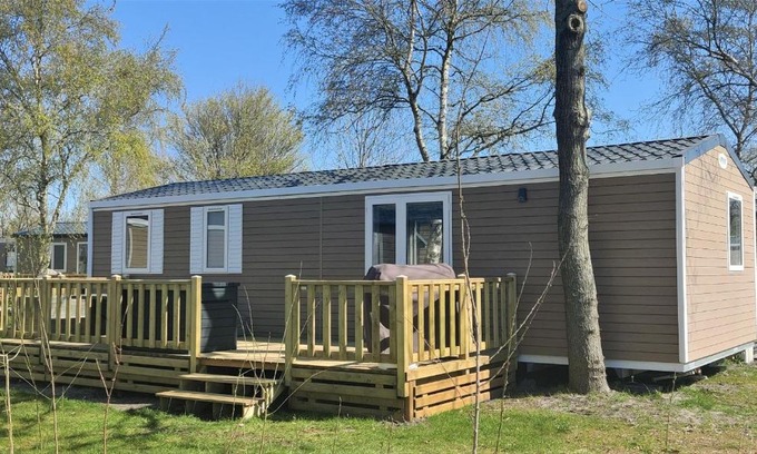 Lauwersoog Ski Chalet | BJ Chalets - De Rug 3 - Vakantiepark Lauwersoog - Luxe chalet MET vaatwasser en inloopkast! Vroege incheck! MET AIRCO!