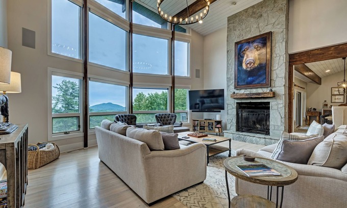 Sapphire House | Black bear Rock - mountain retreat with stunning views of the valley beyond!
