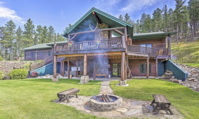Custer House | Black Hills Cabin: Hot Tub, Fishing Pond & Deck