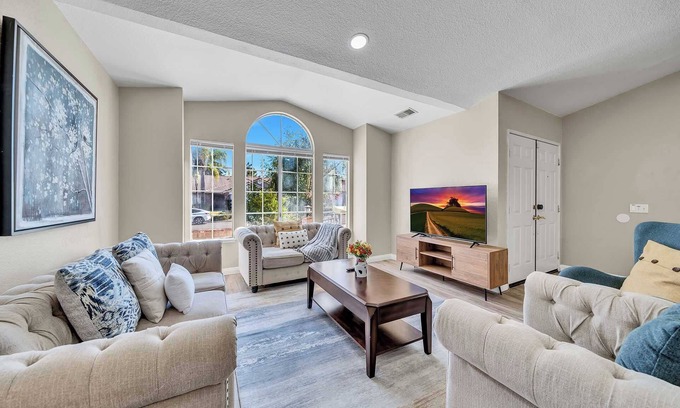 Corona House | Black Oak Haven｜Mainfloor Bedroom｜Garage｜Pet Friendly｜Walk In Closets #42144