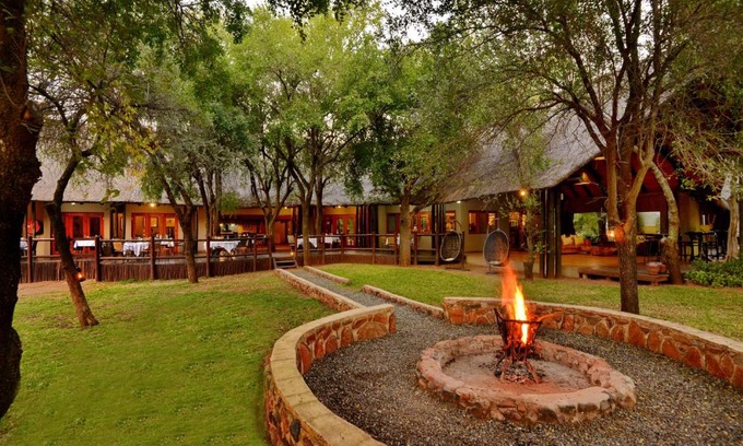 Matlhagame Cabin | Black Rhino Game Lodge