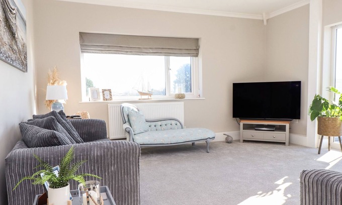 Morfa Bychan Apartment | BLACK ROCK FIRST FLOOR APARTMENT in Porthmadog