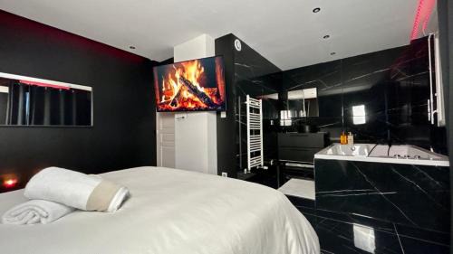 Moulin a Vent Apartment | Black Room: Votre Love Room près de Lyon