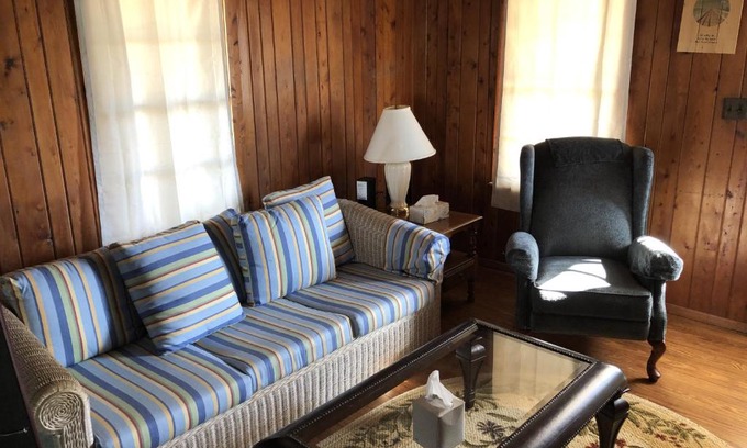 Kitty Hawk House | BlackBeard's Retreat - Historic and Pet Friendly cottage