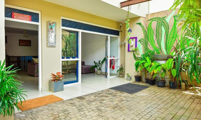 Thimbirigasyaya House | Blackberry villa