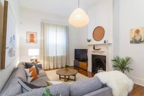 Glenelg South House | Blackbird at Arlos Glenelg South