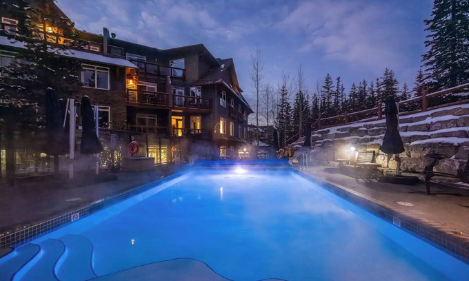 Canmore Hotel | Blackstone Mountain Lodge by CLIQUE