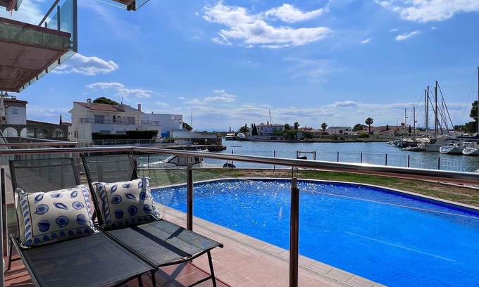 Santa Margarida Apartment | Blau Apartamento Frente a los Canales y Puestas de sol de Roses