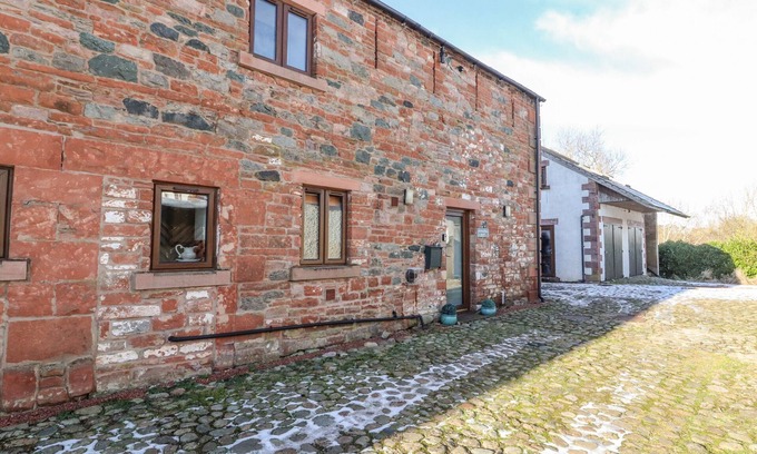 Newton Reigny Cottage | BLENCATHRA BARN, pet friendly, with hot tub in Penrith
