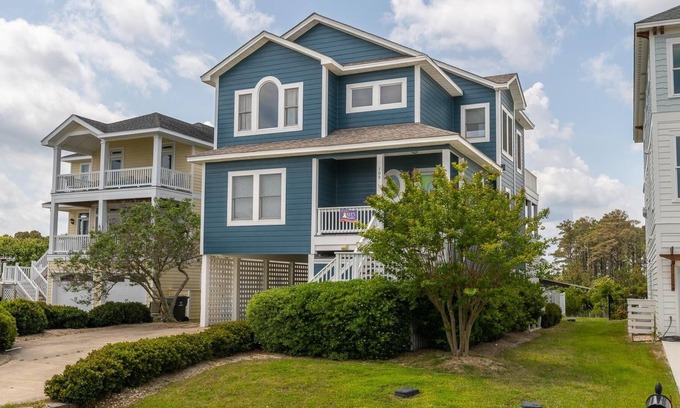 Manteo House | Blessed by the Bay 5 Bedroom Home in Manteo