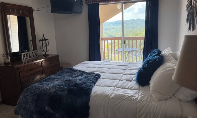 Indian Point Condo | Blessed Nest Branson-Penthouse with Lake View. Right next to SDC!
