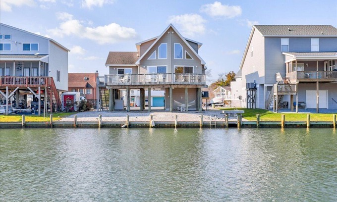 Captain's Cove House | Bliss by the Bay - Canal Front with fabulous Amenities!