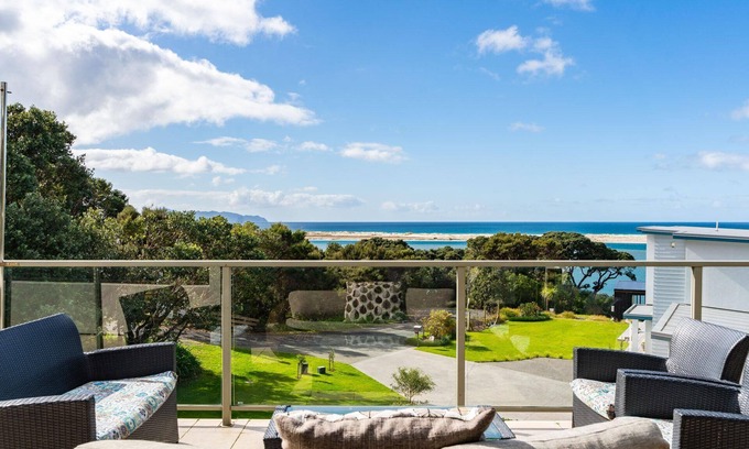 Mangawhai Heads House | Bliss on Breve - Large, spacious and comfortable home with views of the ocean and estuary