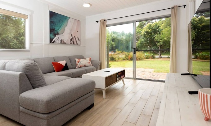 Broulee House | Blissful Beachfront Apartment Broulee