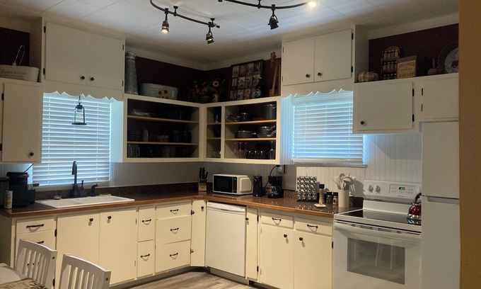 Columbia Falls Cottage | Blocks from downtown and has that country feel. Nestle in Columbia Falls comfort