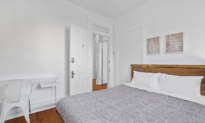 Bloomfield House | Bloomfield/Shadyside @J Bright and Cozy Private Bedroom with Shared Bathroom