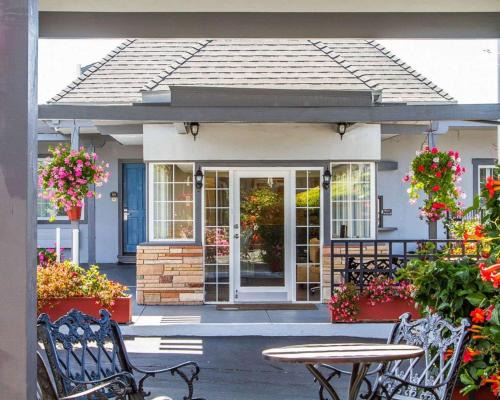 North Fremont Street Hotel | Blu Pacific Hotel