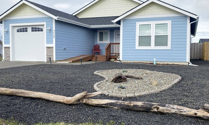 Ocean Shores Cottage | Blue Anchor Cottage - pet friendly retreat! Game Room!