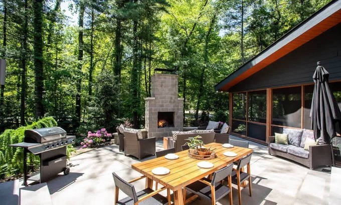 Saugatuck House | Blue Cedar | 5 BR | Lake Access | Hot Tub