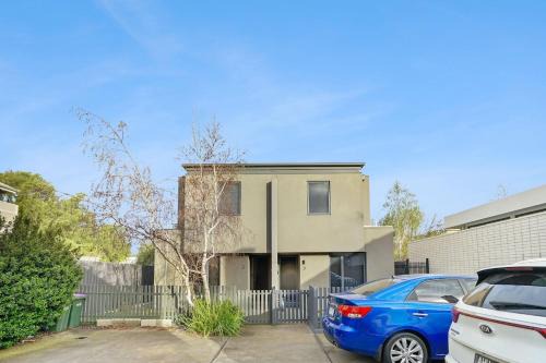 Williamstown House | Blue Chip Williamstown Beach Bay Townhouse