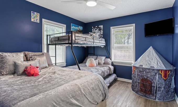 Myrtle Beach Apartment | Blue Citadel: Royal Abode 2 Blocks From the Beach!