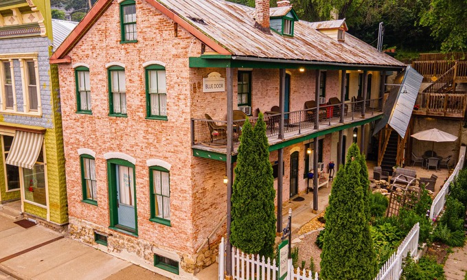 Alma Apartment | Blue Door Inn- Entire Building