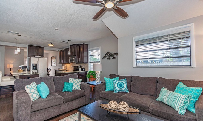 Safety Harbor House | Blue Gecko at Safety Harbor - Entire Home PLUS Guest House