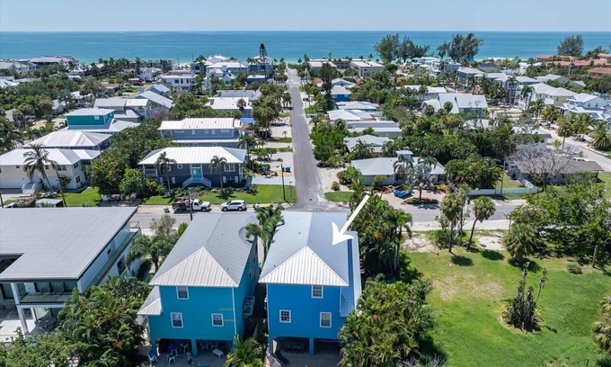 Holmes Beach House | Blue Haven Beach House: 3BR/3BA Pool Home Steps to Beach