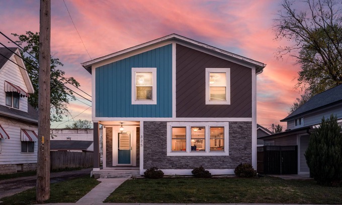 Indianapolis House | Blue Jewel | Vibrant, Pet Friendly, Grill