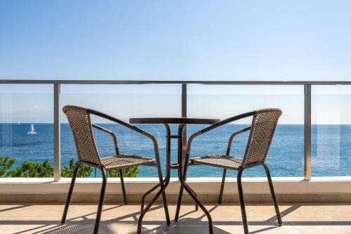 Paralia Porovitsis Apartment | Blue Krathis - Luxury Seafront apartments