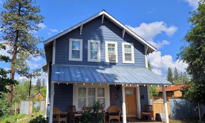 Winthrop House | Blue Moon-Dog Friendly and a Short Walk to Winthrop!