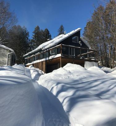 Prevost Ski Chalet | Blue Moon Winter '26 Cozy, Close To Everything