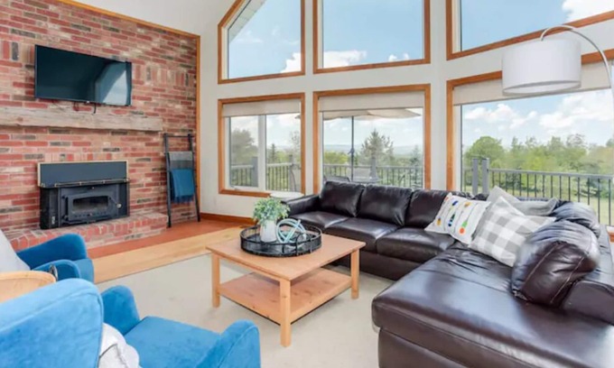 Meaford Cottage | Blue Mountain ★ Ski ★ Sauna ★ Fire Pit ★ Hot tub