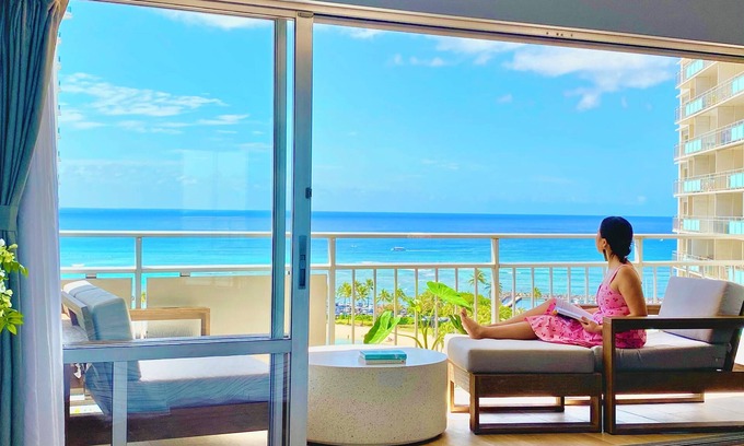 Waikiki Apartment | Blue Ocean Beachfront Home - Car & Parking Available