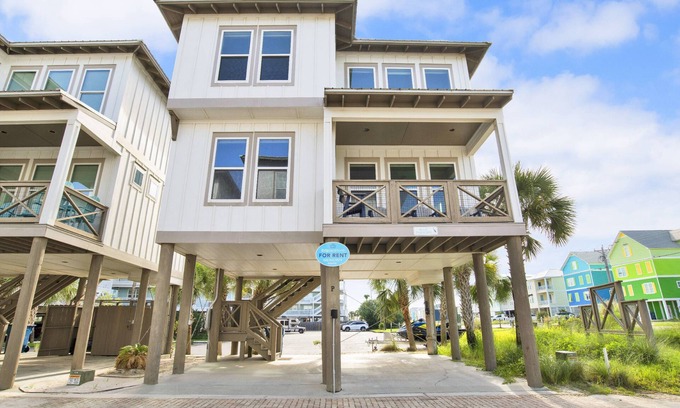 Gulf Shores House | Blue Paradise ~ Outdoor Pool, Beach Access + $400 in FREE Activities Daily ~ Zoo/Parasailing + More