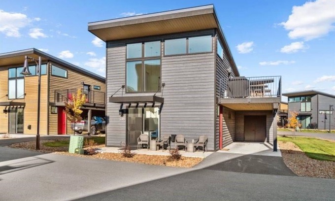Whitefish House | Blue Sky Views at The Quarry