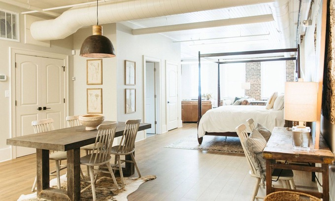 Maryville Apartment | Blue Suede Shoes Suite