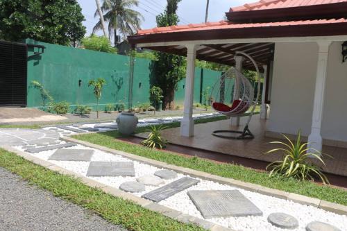 Welipitiya Bed & Breakfast | Blue Water Villa