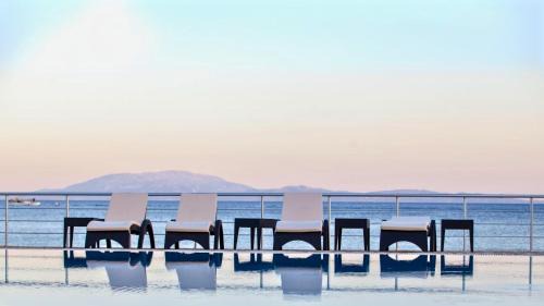 Plomari Apartment | Blue Waves Luxury Suites by the Sea